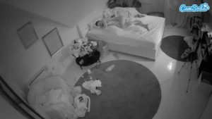 voyeurcam-julmodels-whitebed-4